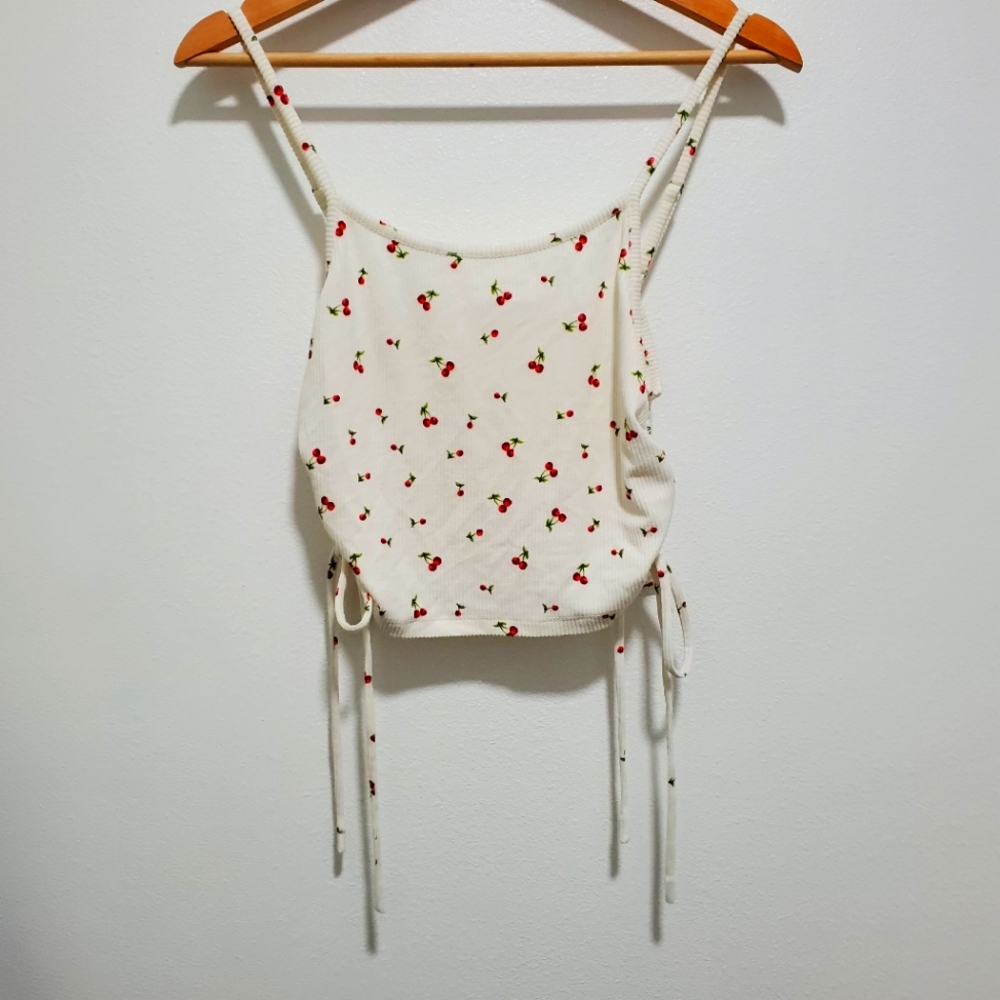 Storia Vintage look cherry crop top